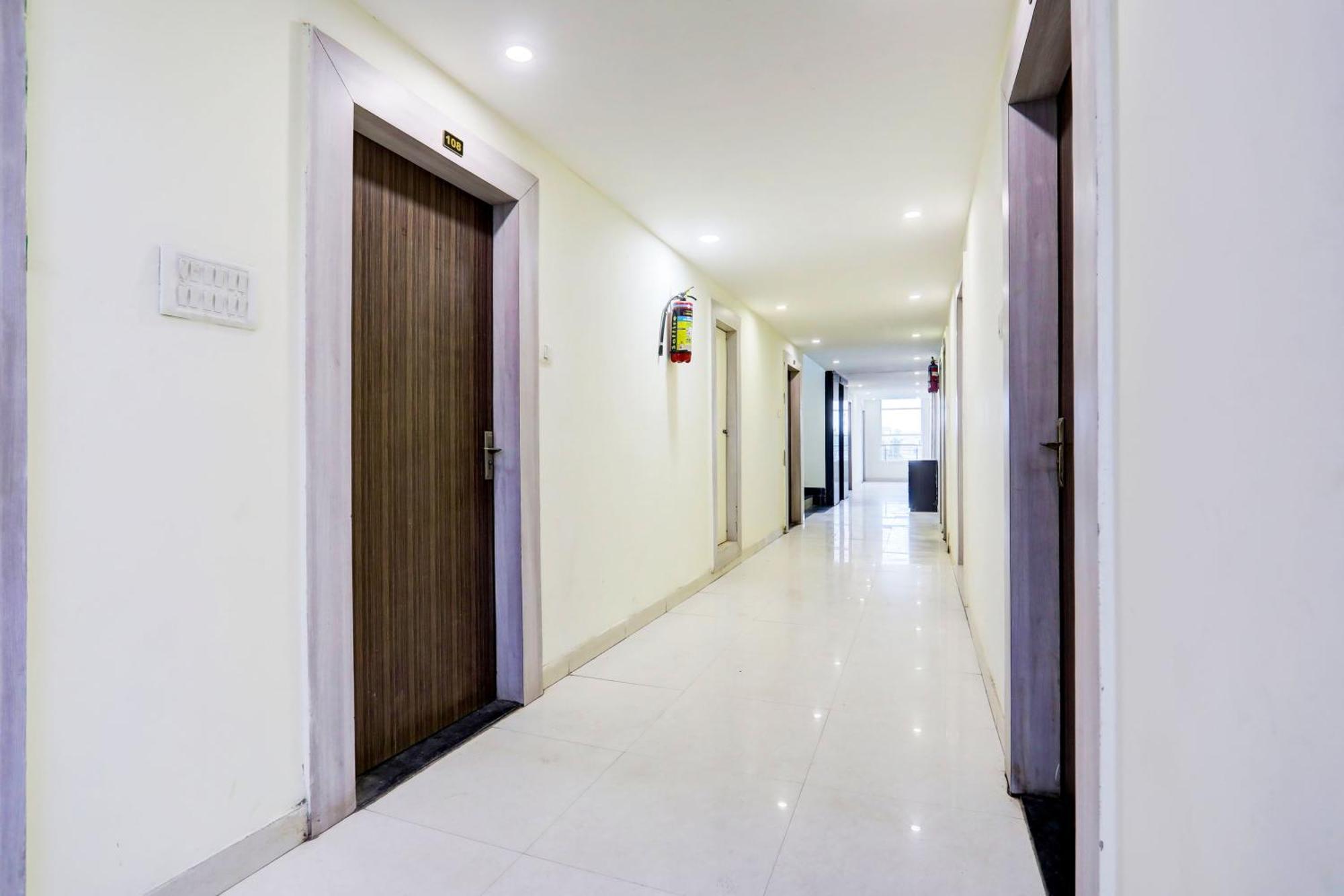 Super Townhouse Hoshangabad Road Near Aashima Mall Samarda Kaliāsot Exterior photo