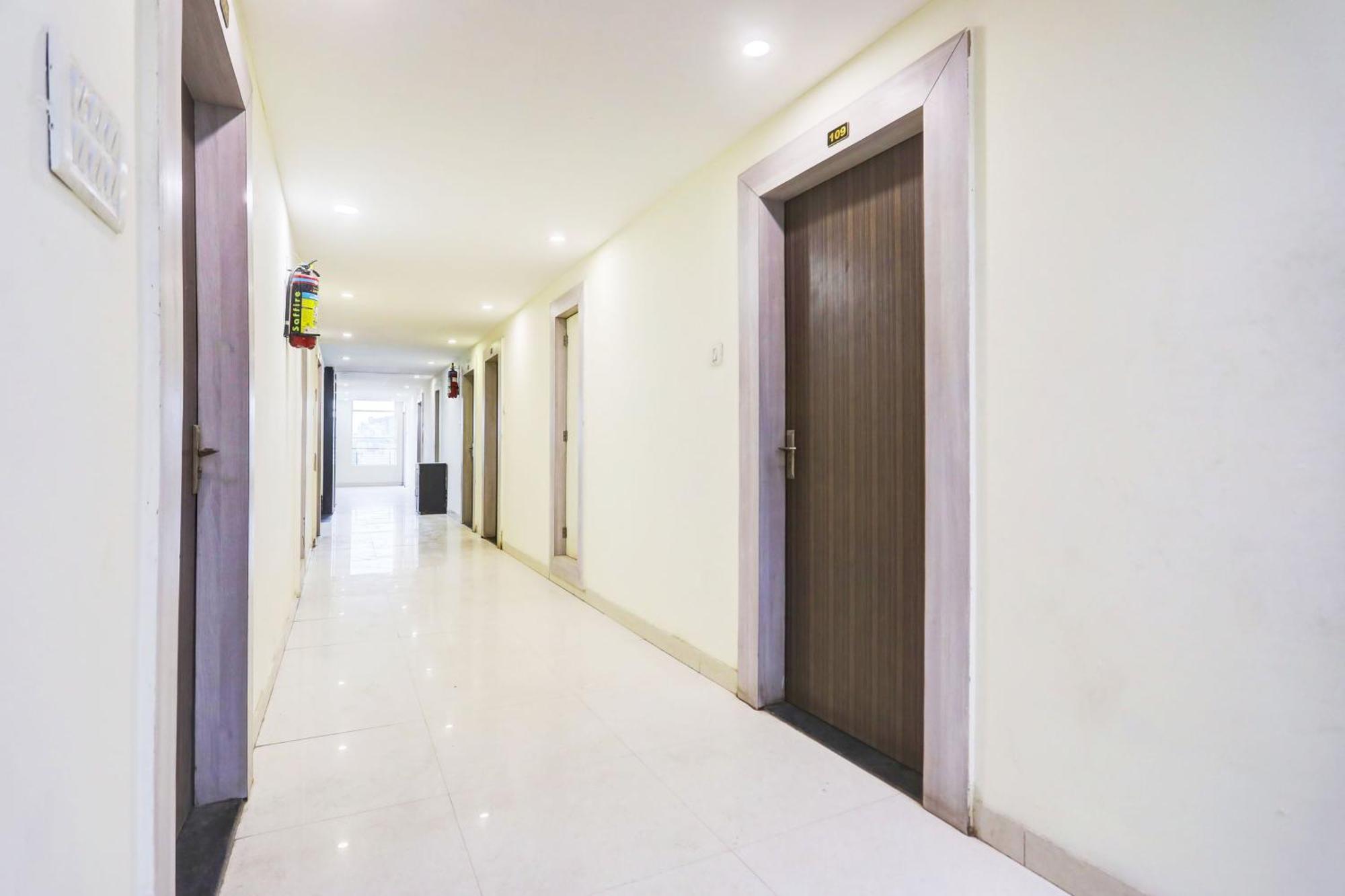 Super Townhouse Hoshangabad Road Near Aashima Mall Samarda Kaliāsot Exterior photo