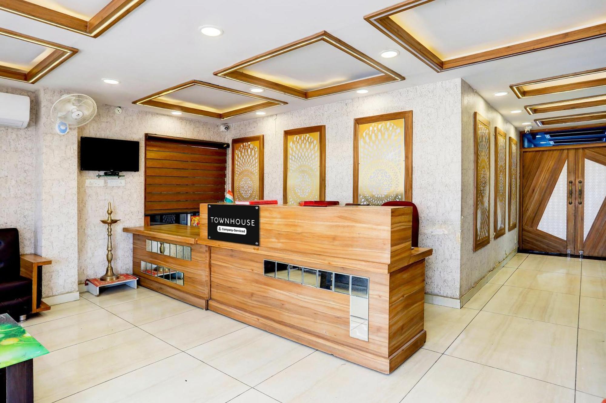 Super Townhouse Hoshangabad Road Near Aashima Mall Samarda Kaliāsot Exterior photo