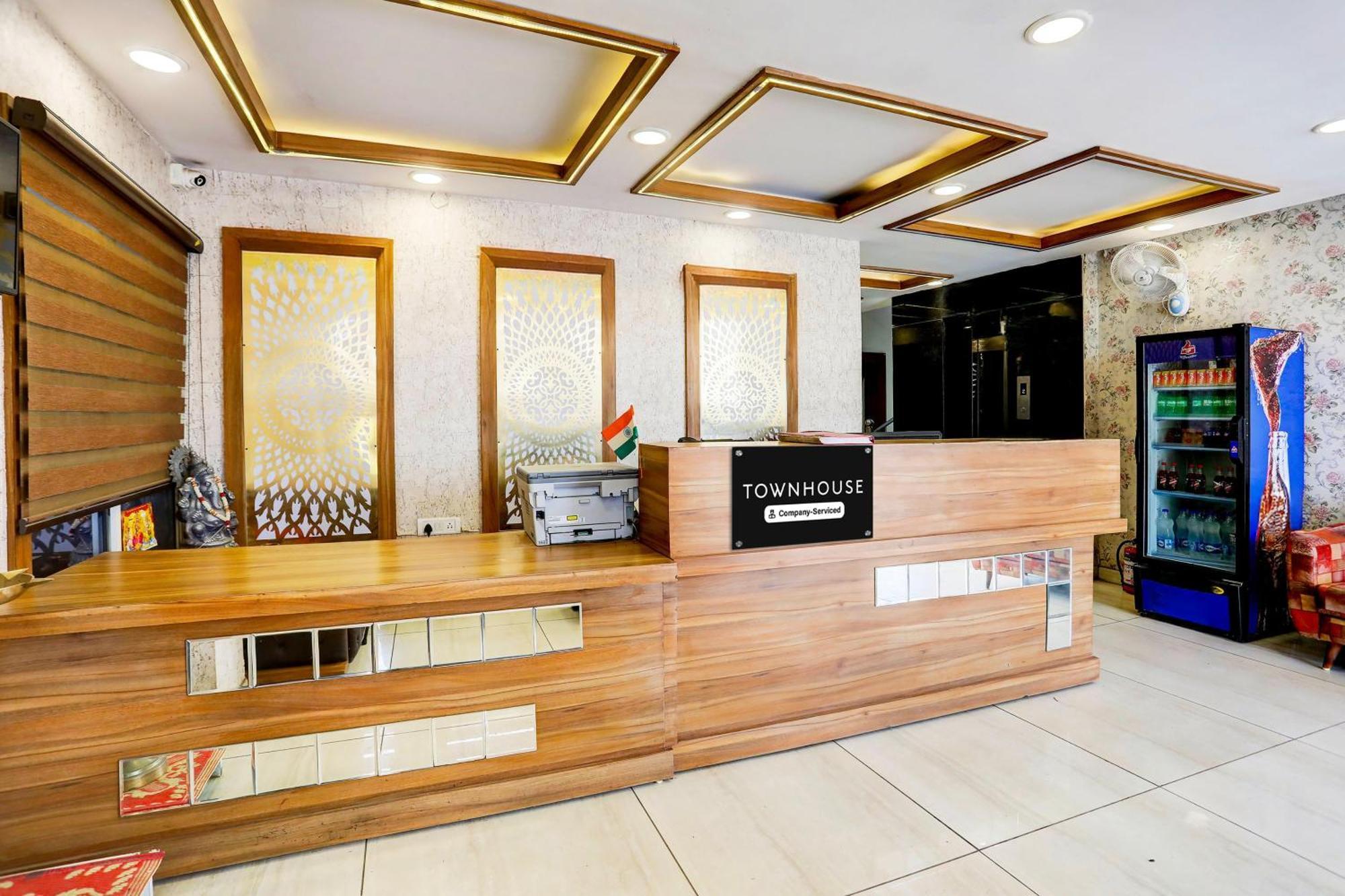 Super Townhouse Hoshangabad Road Near Aashima Mall Samarda Kaliāsot Exterior photo